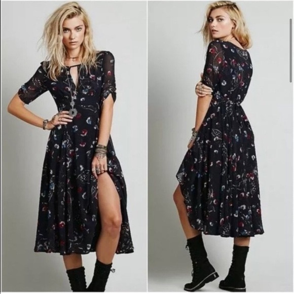 Free People Dresses & Skirts - Free People Navy Blue Bonnie Floral Short sleeve keyhole neck Midi Dress size 6